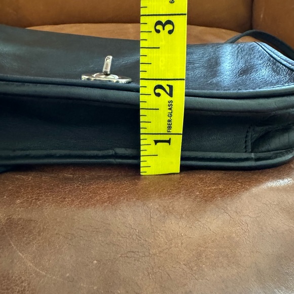 Vintage Black Turn Lock Leather Crossbody Dinky Bag Purse - Picture 14 of 15